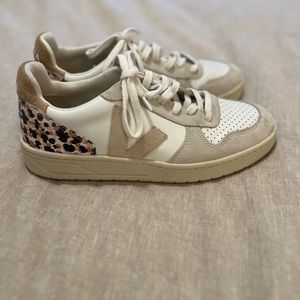 Veja Shoe V10 Size 8